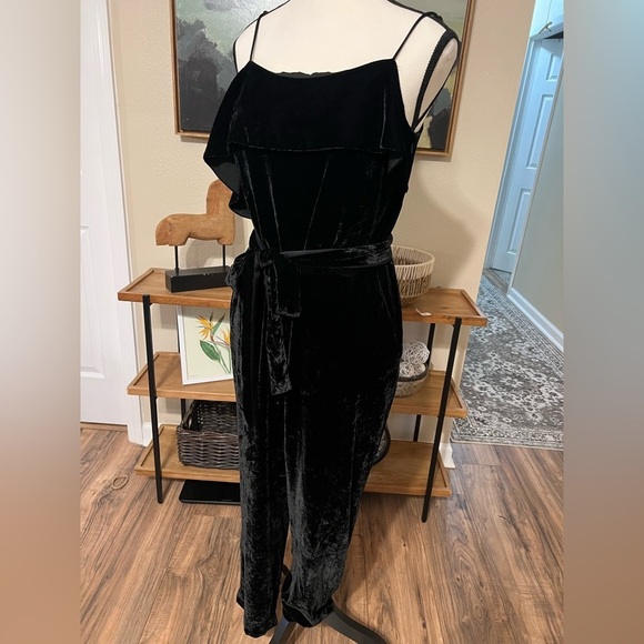 Banana Republic Crushed Velvet Spaghetti Strap Tie Waist Holiday Party Romper - Picture 3 of 9